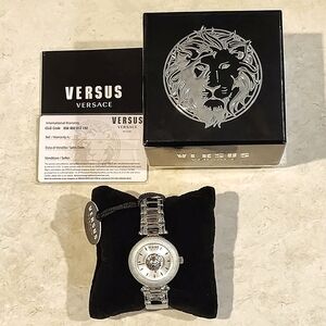 NEW VERSUS VERSACE BRICK LANE LION COLLECTION SILVER WATCH W/ ANALOG SILVER DIAL